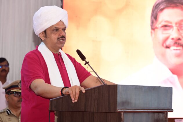 भक्ती आणि योगाच्या माध्यमातून आरोग्यदायी समाज निर्मितीसाठी प्रयत्न करूया – मुख्यमंत्री