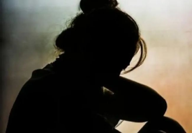 मुलगी झाली म्हणून चक्क  १५ दिवस उपाशीपोटी डांबून ठेवले, पुण्यात आणखीन एका विवाहितेवर अत्याचार
