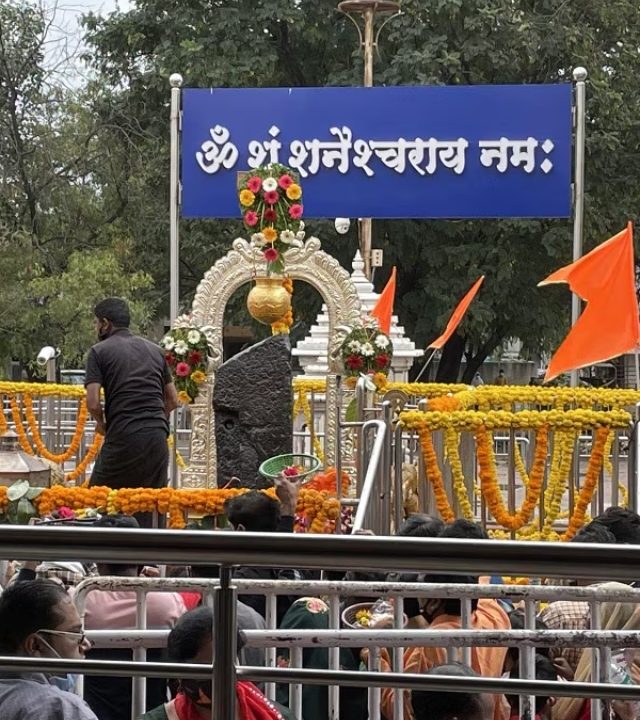 Shani Shingnapur Devsthan : शनि शिंगणापूर देवस्थानमधून १६७ कर्मचाऱ्यांची कामावरुन हकालपट्टी!
