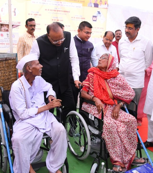Chandrashekhar Bawankule : एक पेड माँ के नाम...... पालकमंत्री बावनकुळे यांचा उपक्रम