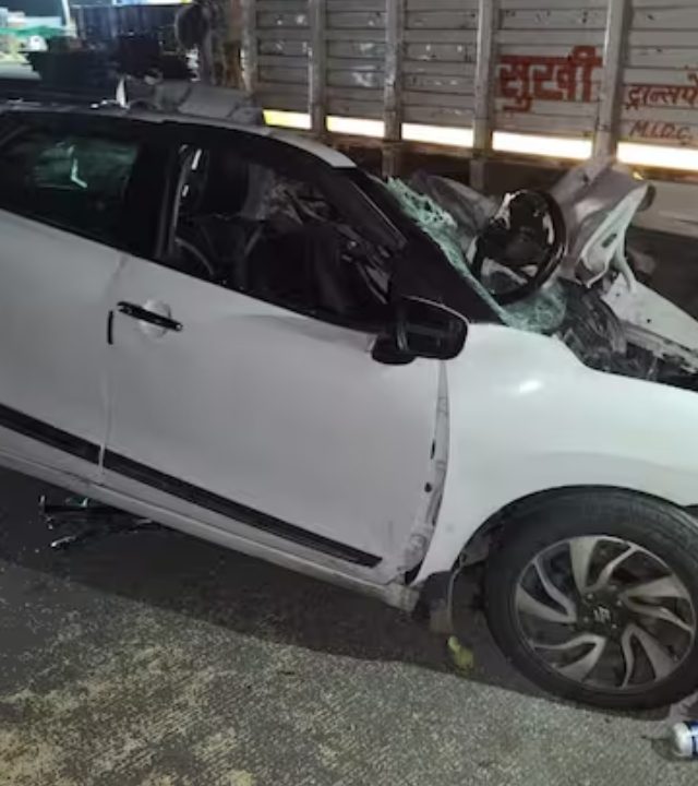 Samruddhi Mahamarg Accident : भीषण अपघात! समृद्धी महामार्गावर भरधाव कारची ट्रकला धडक; चालकाचा जागीच मृत्यू