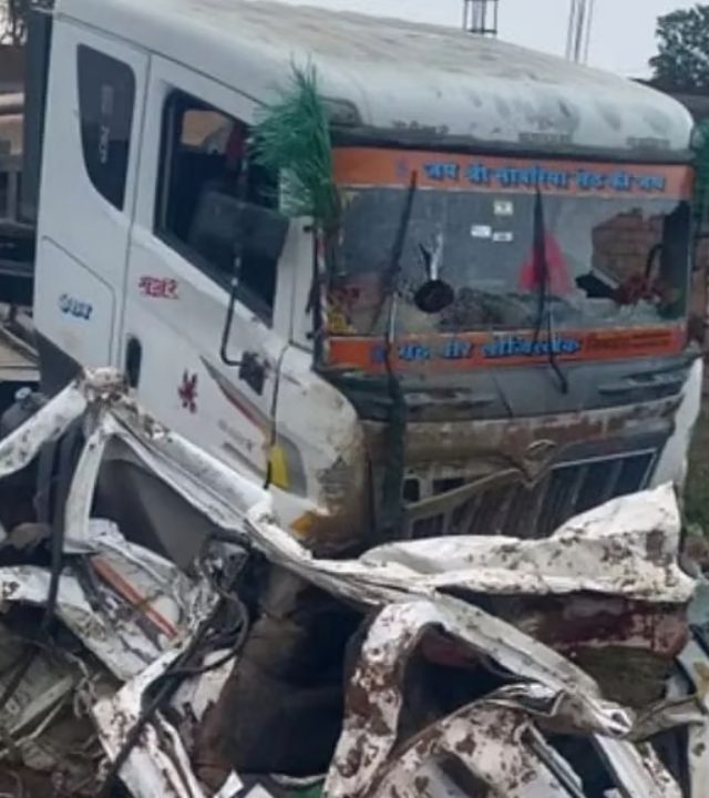 MP Accident : लग्नसोहळा आटोपून परतताना भीषण अपघात, ट्रकची व्हॅनला धडक अन् ९ जण ठार