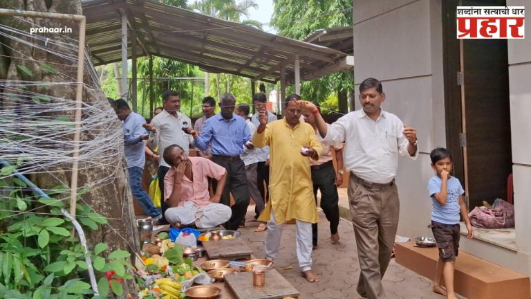 Vat Pournima : आगळीवेगळी वटपौर्णिमा! कुडाळमध्ये नवरोबांनी वडाला फेऱ्या घालत केला 'वट सावित्री व्रत'