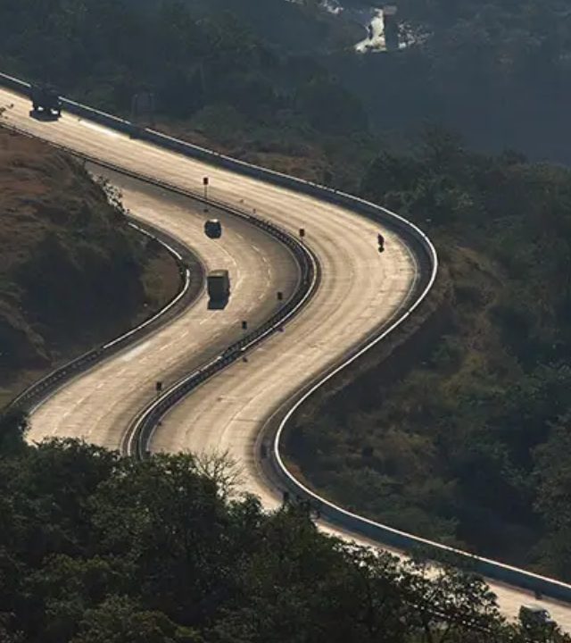 ​Mumbai Pune Expressway : मुंबई-पुणे एक्सप्रेसवेवर​ चार महिन्यांत ११ बळी!