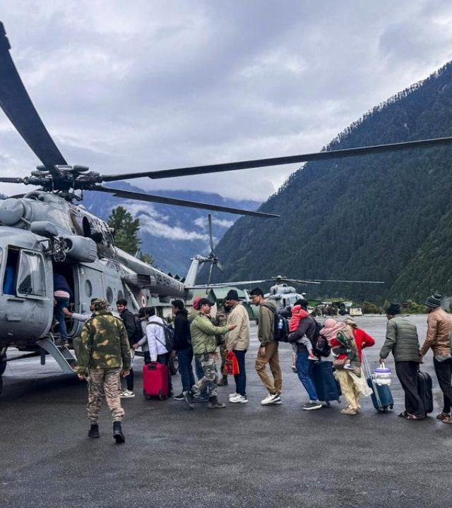 Gangatok : उत्तर सिक्किममधील हवाई बचाव मोहीम पूर्ण; ७६ सैनिकांना वाचवण्यात यश