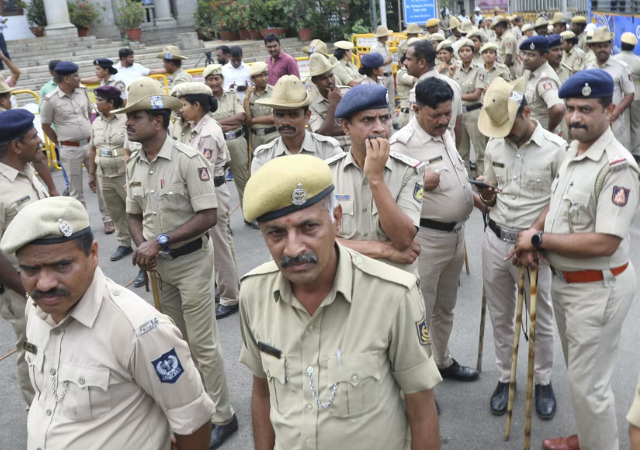 काँग्रेसची सत्ता असलेल्या कर्नाटकमध्ये दलितांवर अत्याचार, तीन दलित मुलांना खांबाला बांधून बेदम चोपले