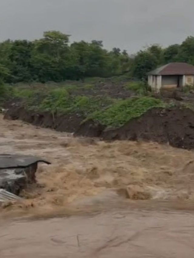 कुंडमळा नंतर पुण्यातील आणखीन एक पूल वाहून गेला