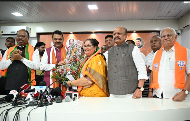 काँग्रेस पक्षाचं नेतृत्व दिसतं नाही, मुख्यमंत्र्यांच्या उपस्थितीत जयश्री पाटील यांचा भाजपा प्रवेश...