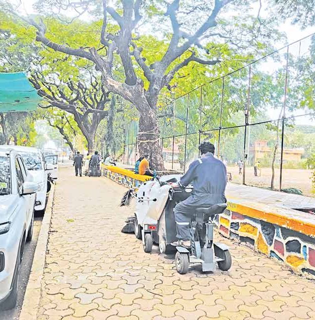 शिवाजी पार्क परिसराची स्वच्छता यांत्रिक झाडूद्वारेच