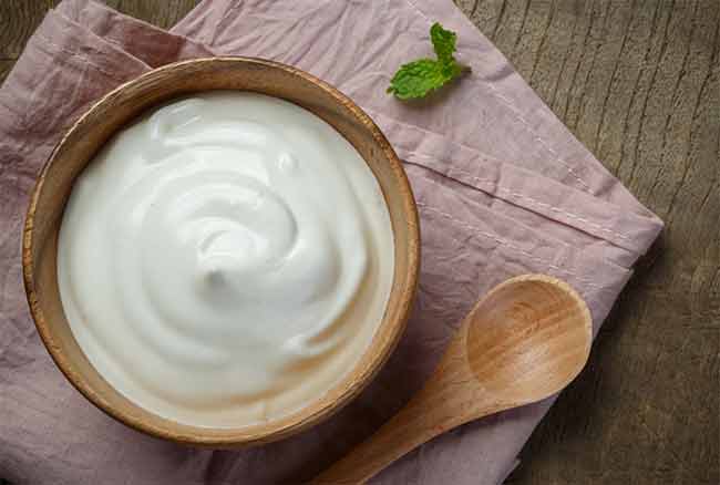 पावसाळ्यात घट्ट दही बनवण्यासाठी ५ खास टिप्स