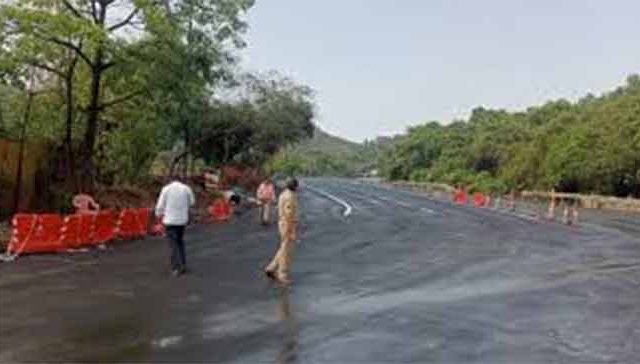 गायमुख घाट रस्त्याला पावसाचा फटका