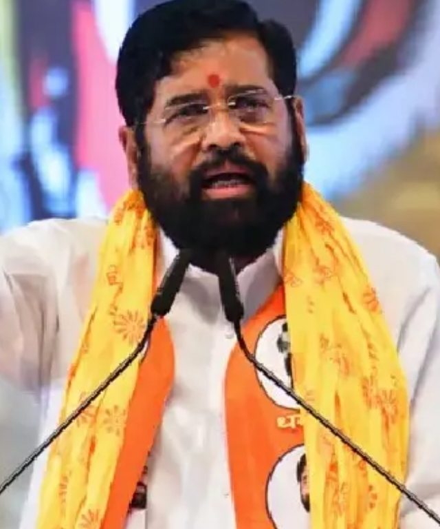 उद्धव ठाकरे रंग बदलणारा सरडा - एकनाथ शिंदेंची ठाकरेंवर टीका