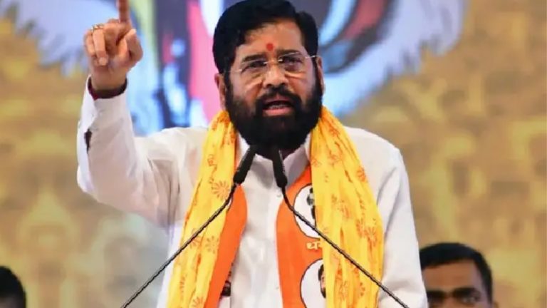 उद्धव ठाकरे रंग बदलणारा सरडा - एकनाथ शिंदेंची ठाकरेंवर टीका