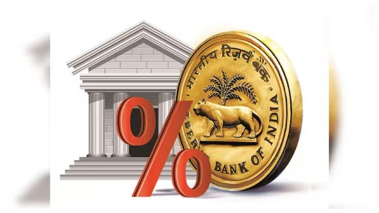 प्रहार आरबीआय रेपो दर विश्लेषण: रेपो दर घटला पण अर्थव्यवस्थेचे काय ? वाचा अर्थतज्ज्ञांची मते.....