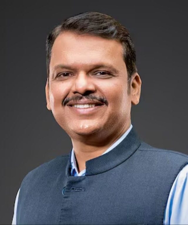 Devendra Fadnavis Tariff News : गोड बातमी - मुख्यमंत्री देवेंद्र फडणवीसांकडून वीज ग्राहकांना 'गिफ्ट' वीजदरात थेट 'इतक्याने' कपात !
