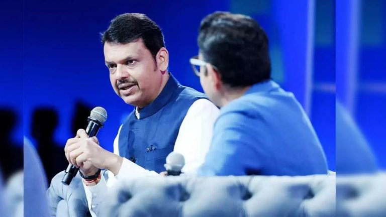 रेडिओ अंतिम व्यक्तिपर्यंत पोहचण्याचे सशक्त माध्यम, मुख्यमंत्री देवेंद्र फडणवीस यांचं वक्तव्य...