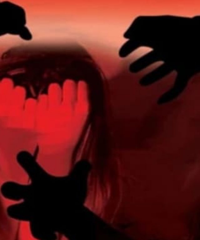 मुंबई हादरली ! महिला पायलटसोबत चालत्या कॅबमध्ये विनयभंग, पोलिसांना पाहताच आरोपी पळाले.