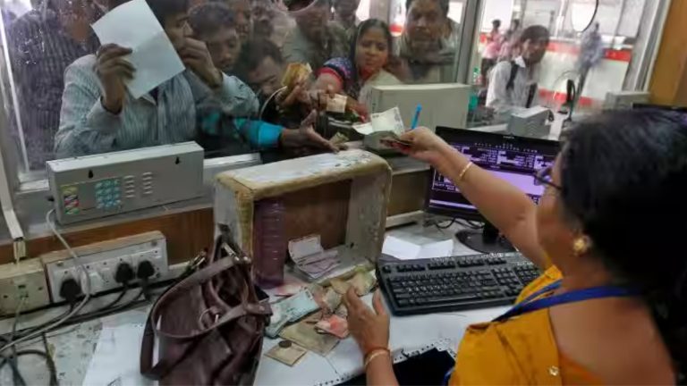 Railway ticket price : रेल्वेच्या तिकिट दरात वाढ, तत्काळ बुकिंगसाठी नवीन नियम जारी...