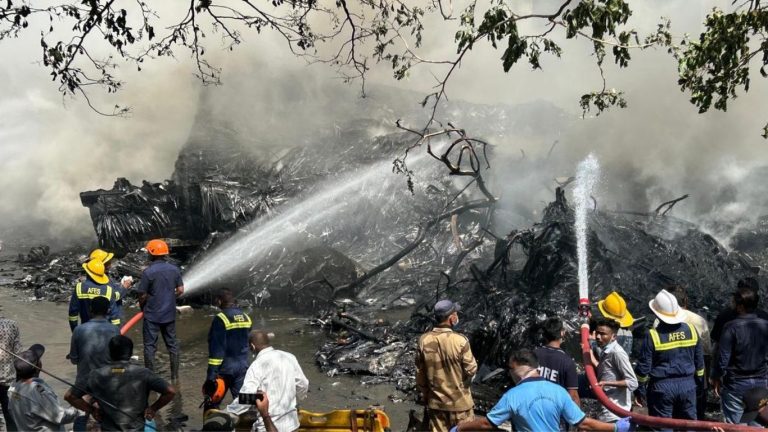 Ahmedabad Plane Crash: विमान अपघातात २४२ हून अधिक मृत्युंची शक्यता! चालू आहे चौकशी सगळ्या घडामोडी इत्यंभूत जाणून घ्या......