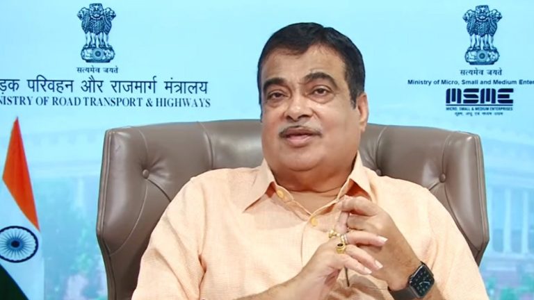 Nitin Gadkari : दुचाकी चालकांकडून कोणत्याही टोल घेतला जाणार नाही, नितीन गडकरी यांची सोशल मीडियावरती पोस्ट...