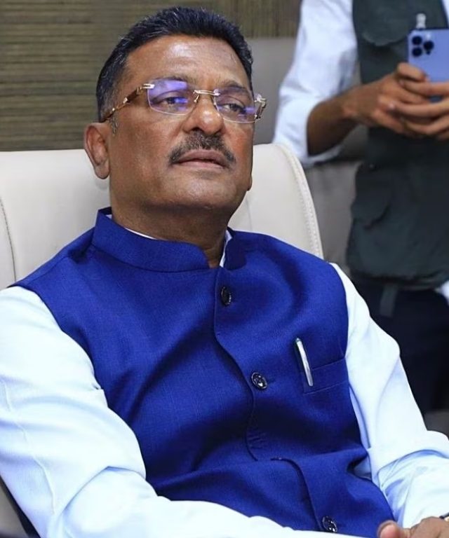Pratap Sarnaik : वाहतूक व्यवसायकांना फायदा होणार ! ई-चलन समस्या सोडवण्यासाठी समिती स्थापन करावी, परिवहन मंत्र्यांचे आदेश...
