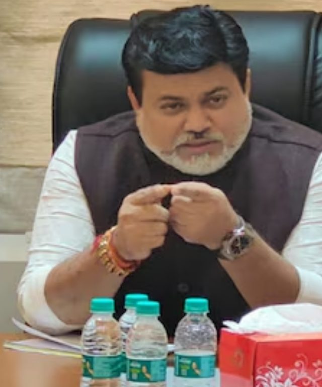 शालेय निधी व्यवहारात गैरप्रकार आढळ्यास कारवाई होणार, पालकमंत्री उदय सामंत यांचा आदेश...