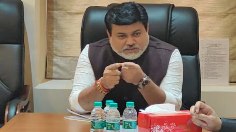 शालेय निधी व्यवहारात गैरप्रकार आढळ्यास कारवाई होणार, पालकमंत्री उदय सामंत यांचा आदेश...