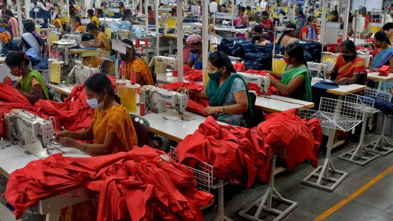 Textile Sector Breaking: भारतात टेक्स्टाईल इंडस्ट्रीजमध्ये होणार लक्षणीय वाढ -अहवाल 'ही' आहेत महत्वाची कारणे!