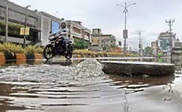 कल्याणमध्ये भुयारी मलनिस्सारण वाहिन्यांचे पाणी रस्त्यावर