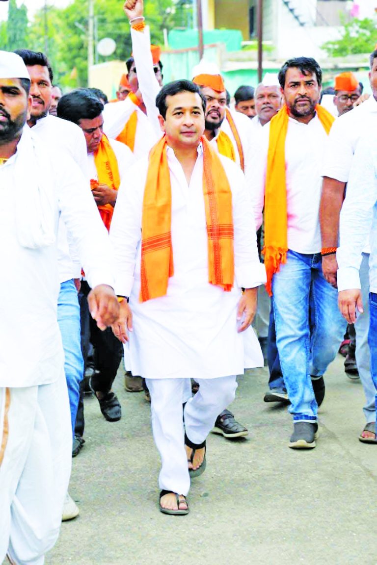 जिल्ह्याच्या विकासासाठी आत्मविश्वासाला कृतीची जोड देणारा नेता...