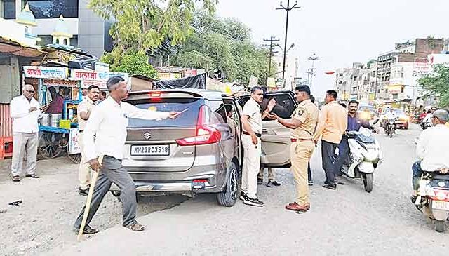 जामखेडमध्ये काळ्या काचा कुणाच्या आश्रयाने ?