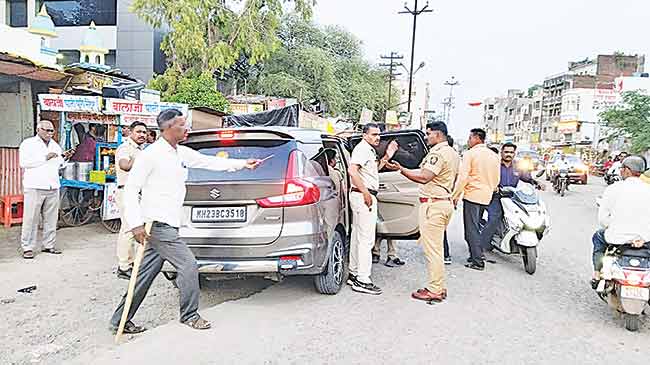 जामखेडमध्ये काळ्या काचा कुणाच्या आश्रयाने ?