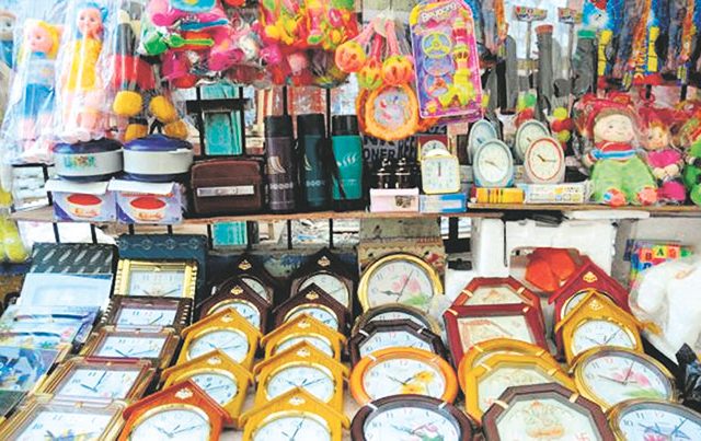 Vastu Tips : तुमच्या घरातही या पाच चुका होतात का? वास्तुशास्त्रानुसार लगेच बदला, नाहीतर घरात येईल दरिद्रता!