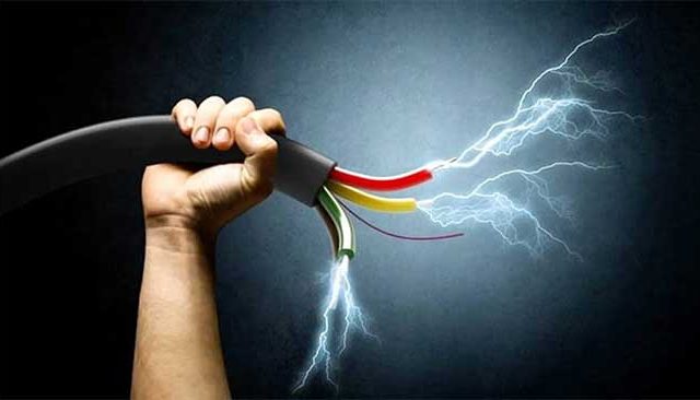 धक्कादायक! विजेचा शॉक लागून एकाच कुटुंबातील ५ जणांचा मृत्यू