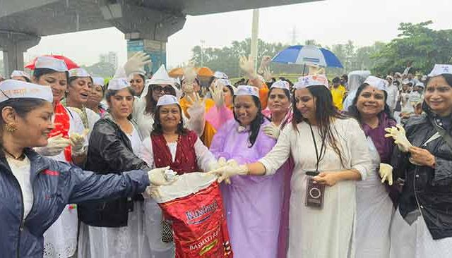 वारीनंतर भक्ती-शक्ती चौकात ‘स्वच्छता वारी’: ‘earth’ आणि ‘पिंची’ संस्थांचा अभिनव उपक्रम