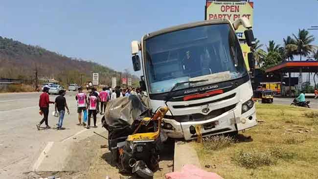 मुंबई-गोवा राष्ट्रीय महामार्गावर माणगावात भरधाव बसची रिक्षाला धडक; रिक्षा चालकाचा मृत्यू, ३ जखमी