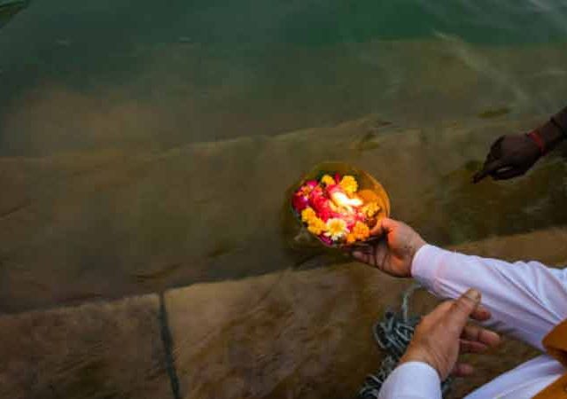 देव आणि माणूस...