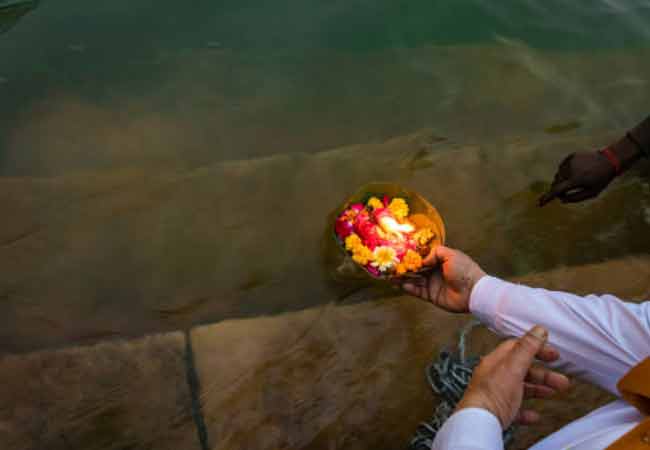 देव आणि माणूस…