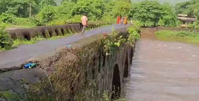 नागोठणे, वरवठणे पूल वाहतुकीसाठी बंद
