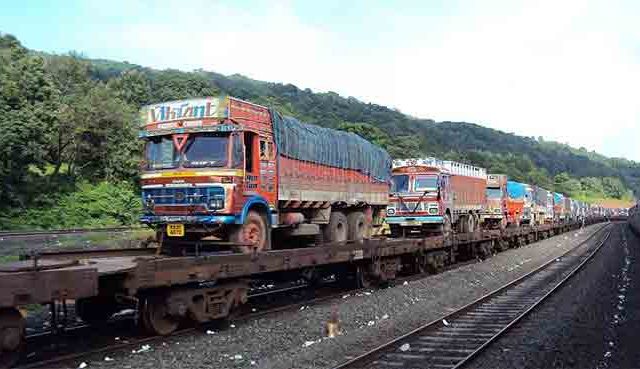 गणपतीत तुमची कारही जाणार रेल्वे मार्गावरून