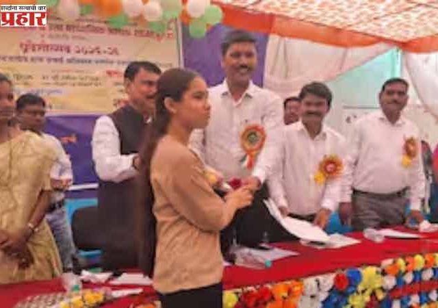 आमदाराची मुलगी शासकीय आश्रम शाळेत शिकणार !