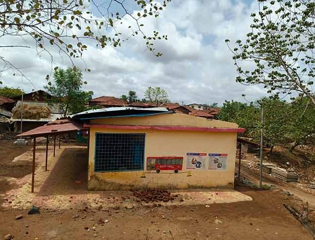 तालुक्यात विद्यार्थ्यांना गळक्या शाळेत गिरवावे लागणार धडे