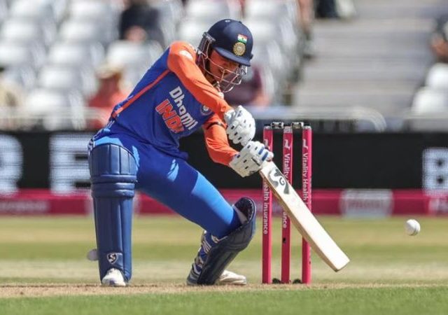 IND-W vs ENG-W: स्मृती मंधानाने रचला इतिहास