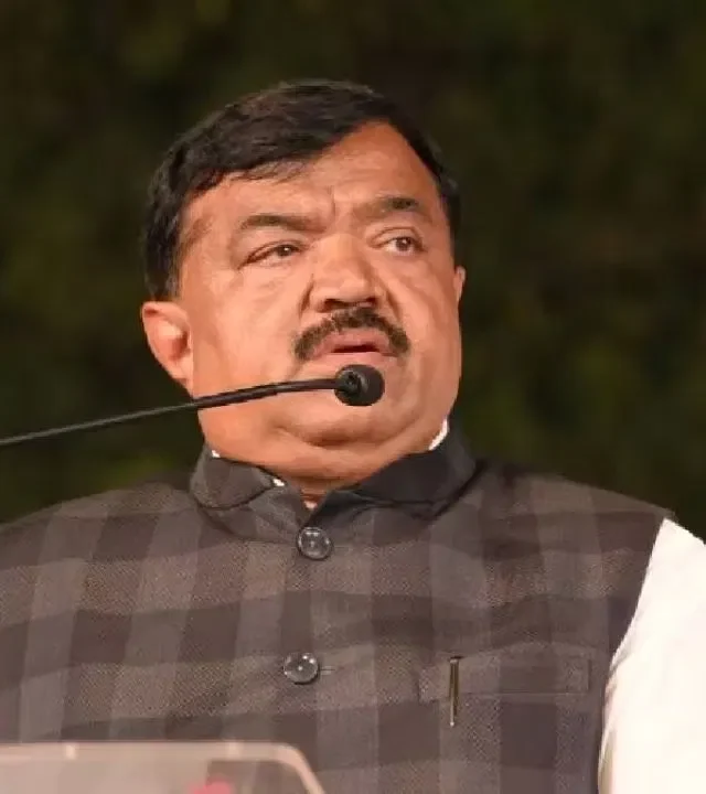 सुधाकर बडगुजरांची उद्धव सेनेतून हकालपट्टी