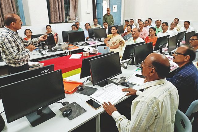 निवड वेतनश्रेणी प्रशिक्षणासाठी शिक्षकांचा उत्स्फूर्त सहभाग