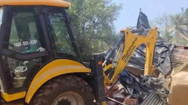 केडीएमसीच्या अ प्रभागातील अनधिकृत बांधकामांवर कारवाई