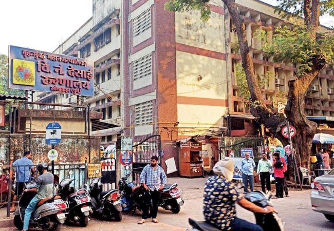 मुंबईतील व्हीएन देसाई रुग्णालयात हल्ला, रुग्णासह डॉक्टर आणि कर्मचारी जखमी
