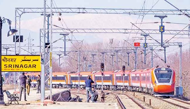 ‘वंदे भारत‌’मुळे नव्या काश्मीरची उभारणी