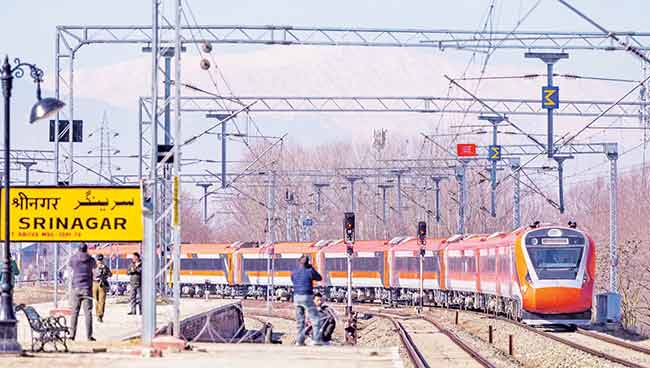 ‘वंदे भारत‌’मुळे नव्या काश्मीरची उभारणी