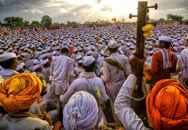 विठ्ठल दर्शनाची आस अधुरीच राहिली! दोन वारकऱ्यांचा विजेचा शॉक लागून मृत्यू